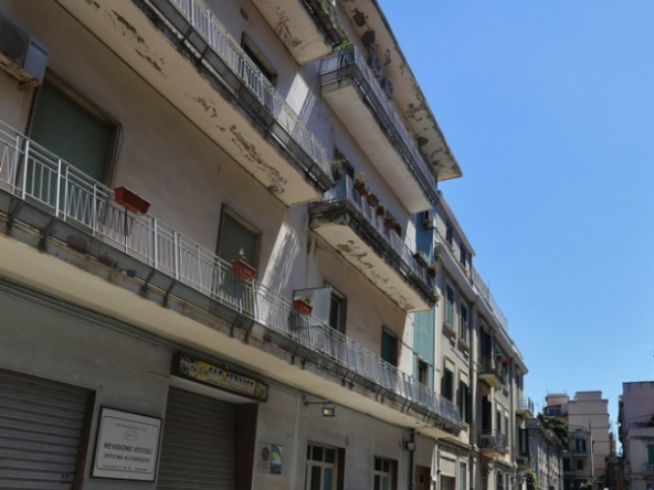 Messina - pressi Tribunale affitto ampio locale uso artigianale