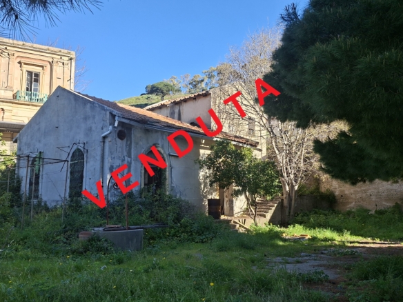 Messina – Via S.Jachiddu casa indipendente con annessi terreni