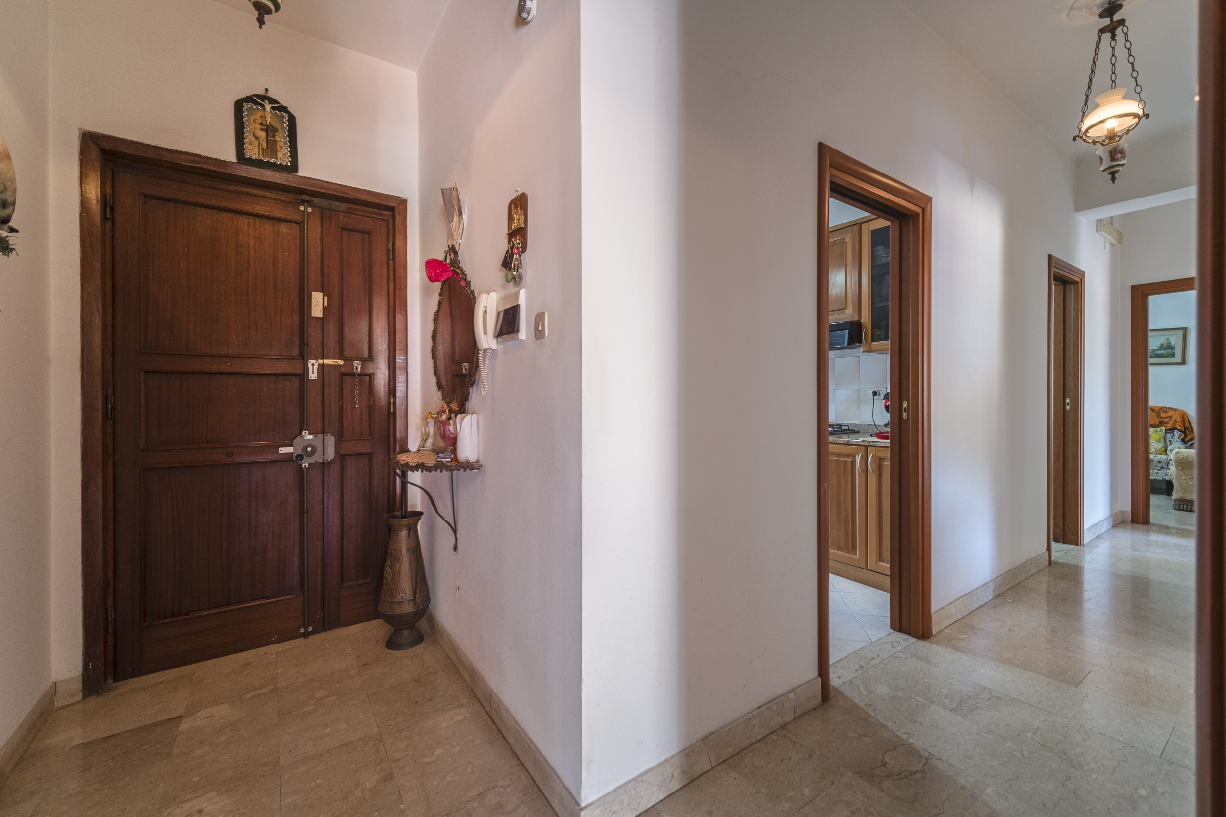 Via Comunale Santo | Luminoso 4 vani con ascensore e balconi