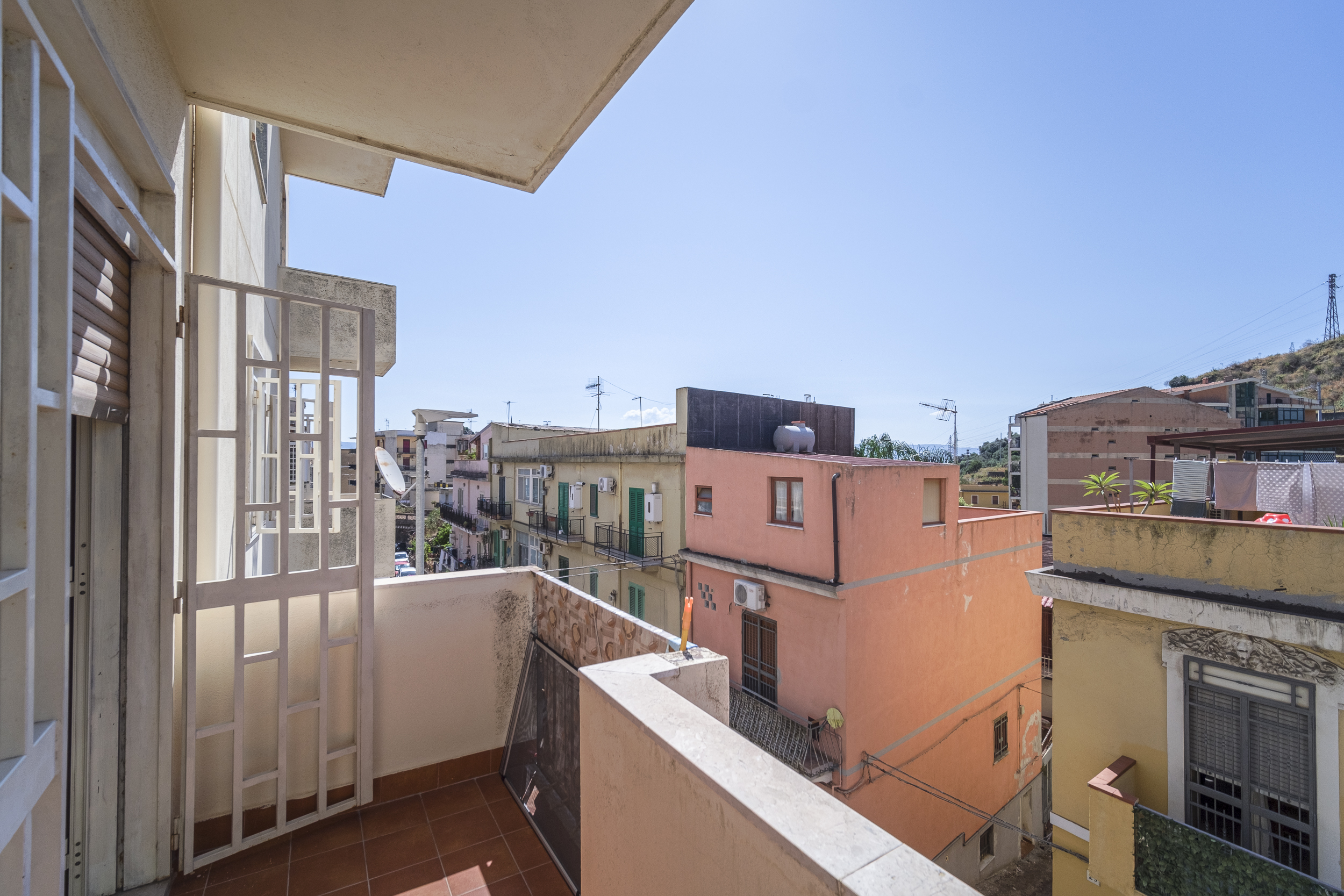 Via Comunale Santo | Luminoso 4 vani con ascensore e balconi
