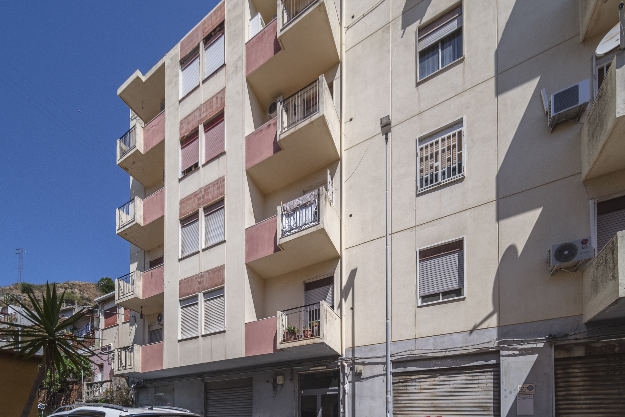 Via Comunale Santo | Luminoso 4 vani con ascensore e balconi