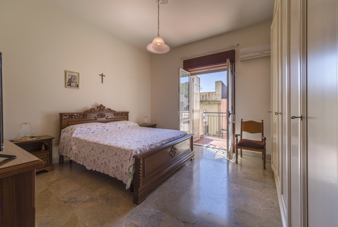 Via Comunale Santo | Luminoso 4 vani con ascensore e balconi