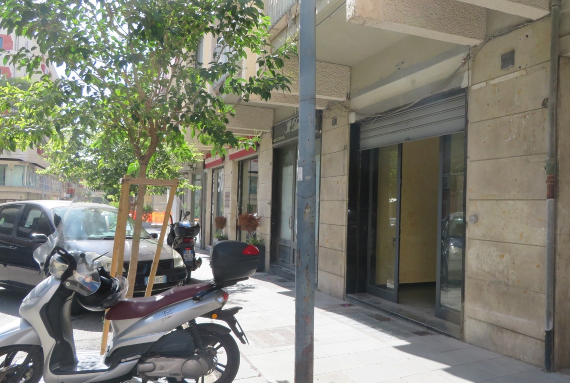 Via Camiciotti | locale commerciale mq. 42