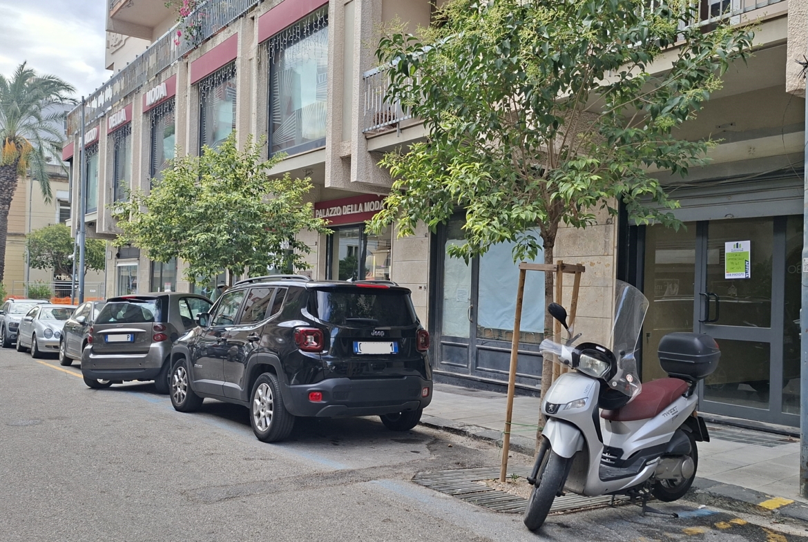 Via Camiciotti | locale commerciale mq. 42