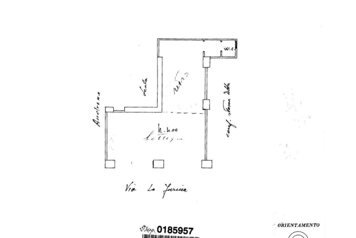 Via La Farina – Locale commerciale 58 mq. con 2 ampie vetrine