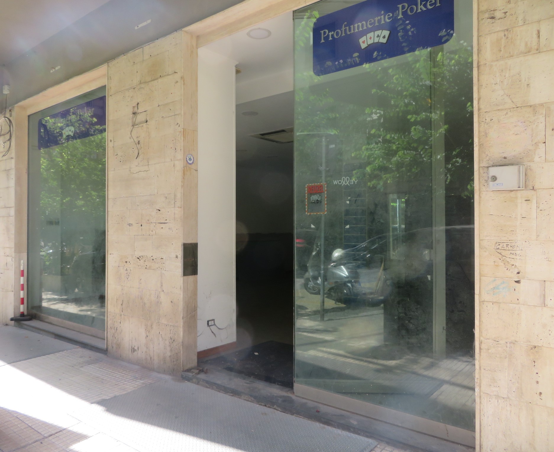 affitto-negozio-via-maddalena-(01) Via Maddalena – locale commerciale su due livelli con 2 vetrine