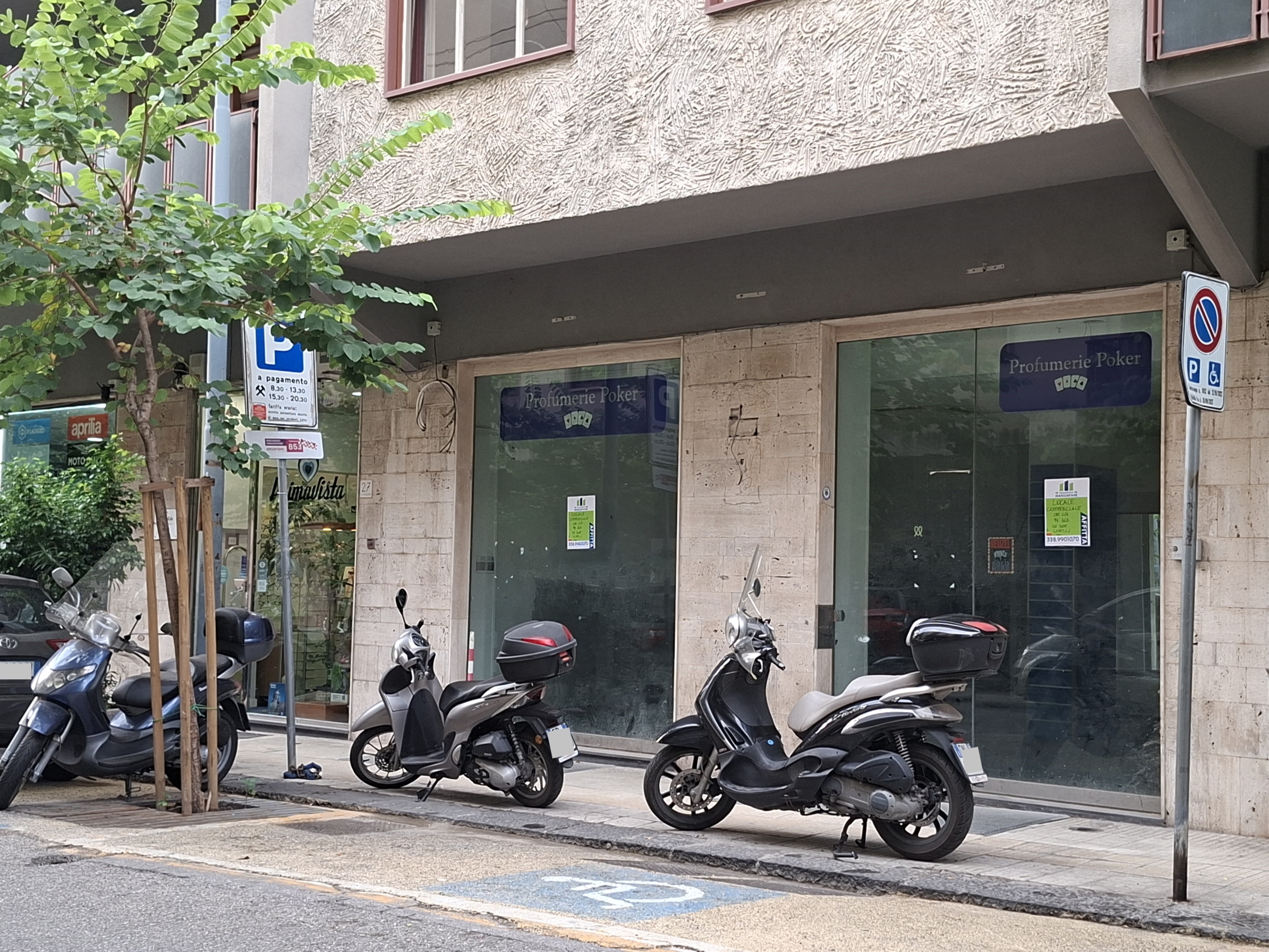 affitto-negozio-via-maddalena-(11) Via Maddalena – locale commerciale su due livelli con 2 vetrine