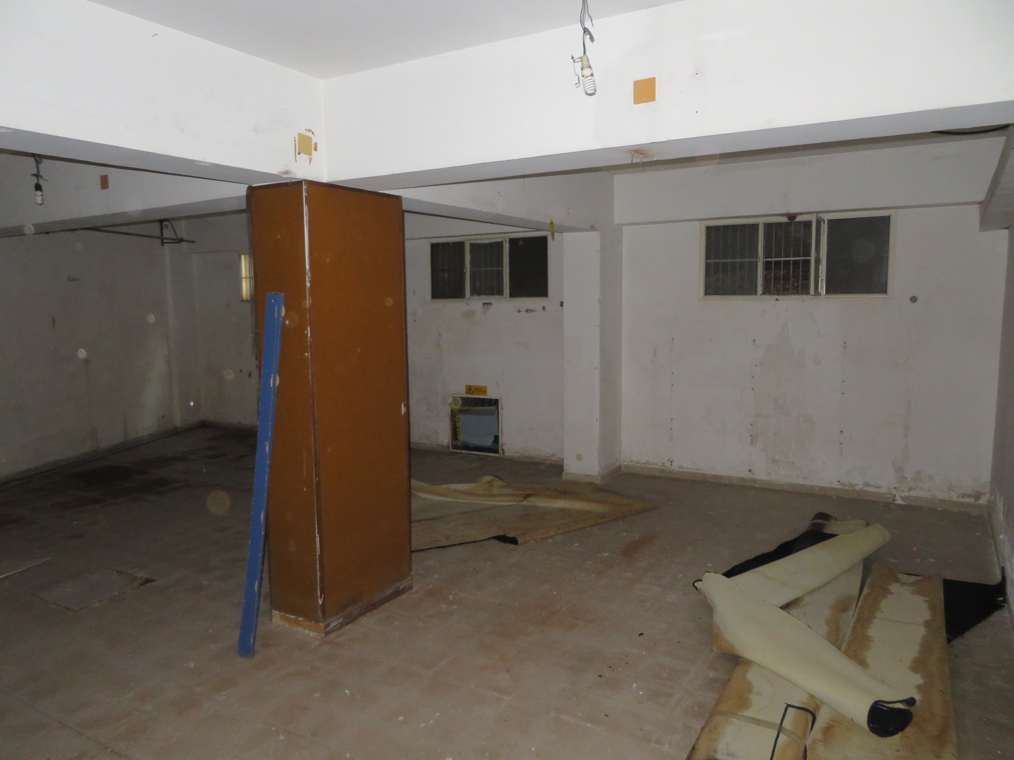 affitto-negozio-via-maddalena-(8) Via Maddalena – locale commerciale su due livelli con 2 vetrine