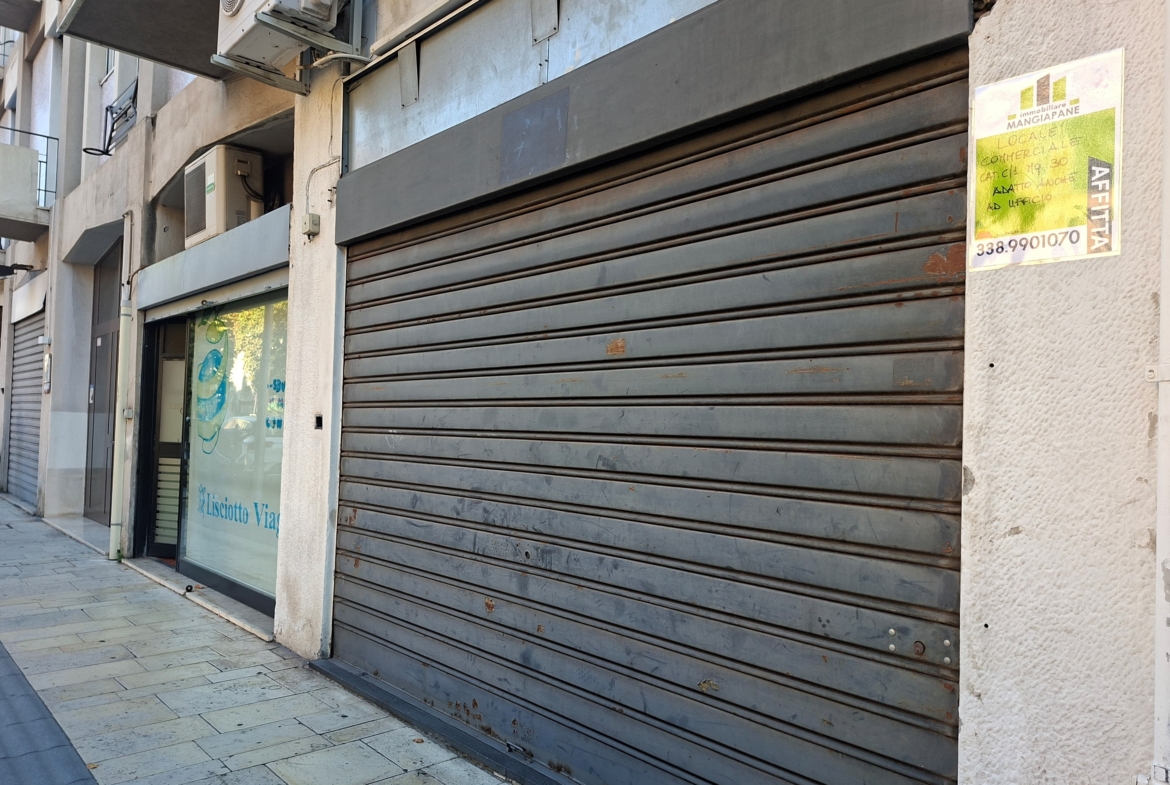 Locale commerciale – Via Garibaldi, centro storico