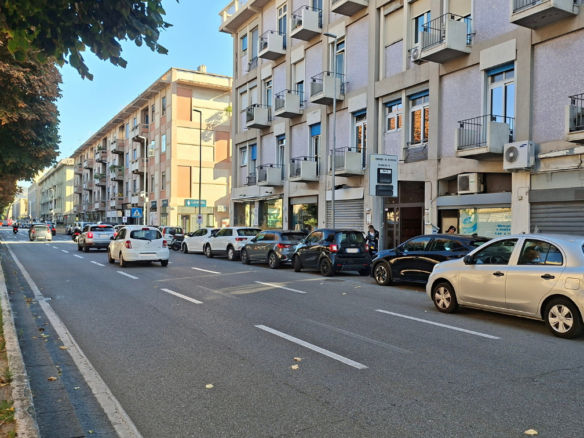 Locale commerciale – Via Garibaldi, centro storico